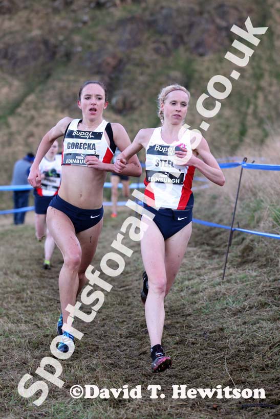 Emelia Gorecka and Gemma Steel lead the senior womens 6k BUPA Great Edinburgh Cross Country. Photo: David T. Hewitson/Sports for All Pics